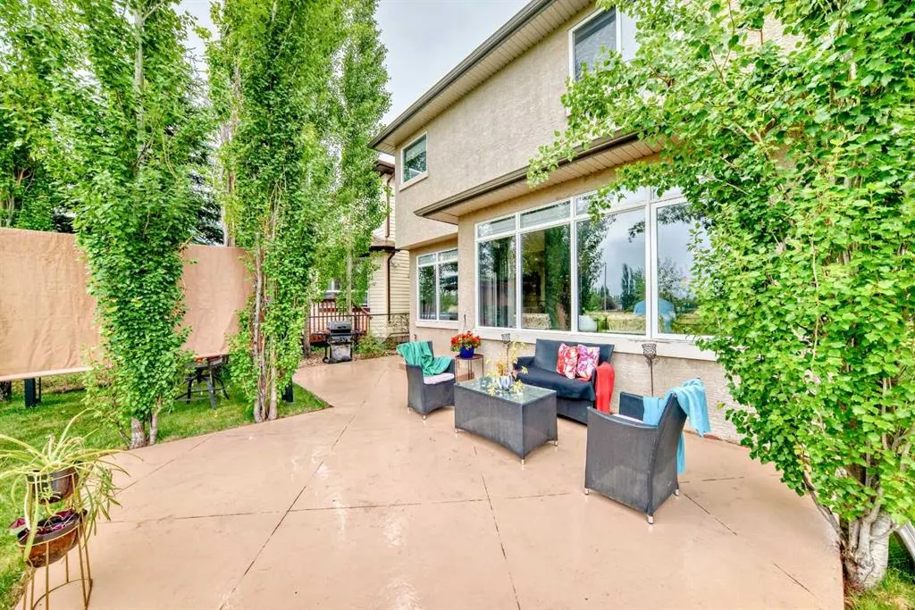 206 Tuscany Ravine Close NW