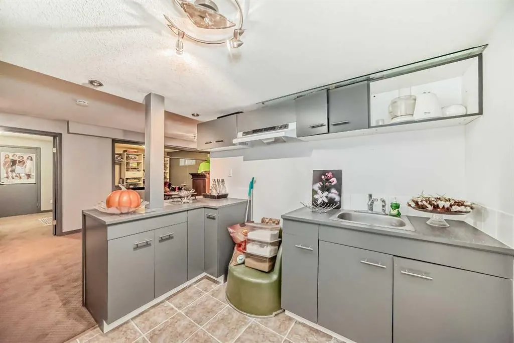 206 Tuscany Ravine Close NW