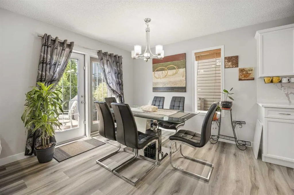266 Royal Elm Road NW