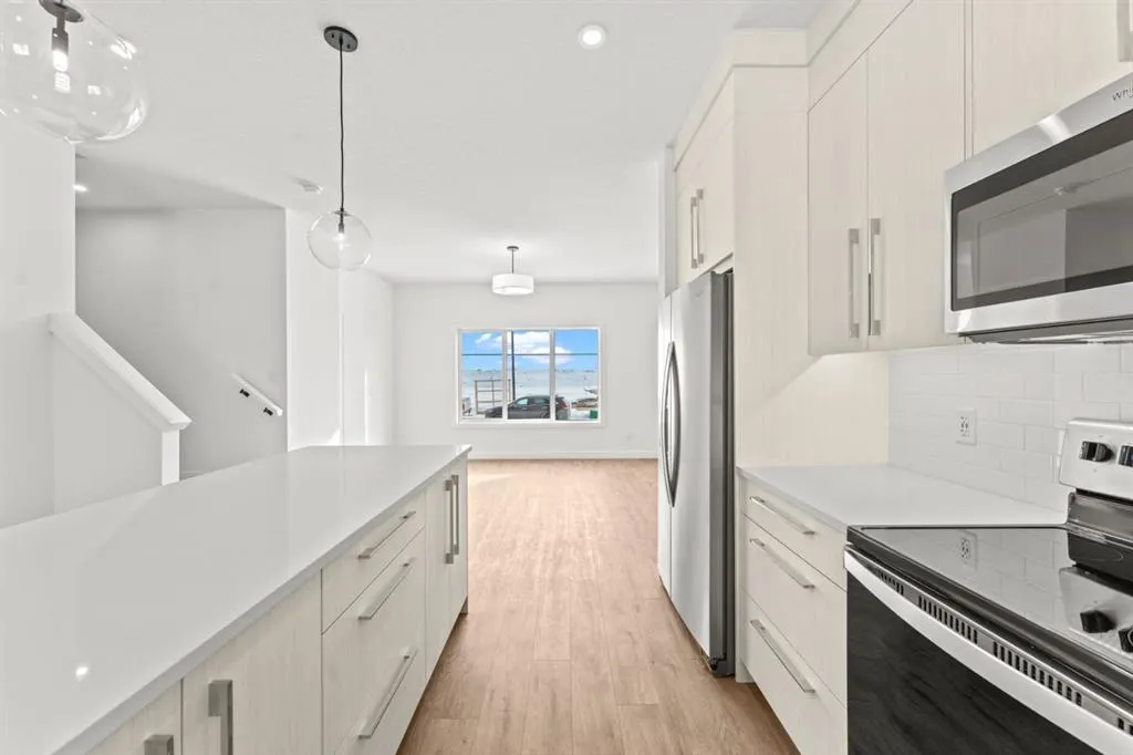 99 Raven Point SE