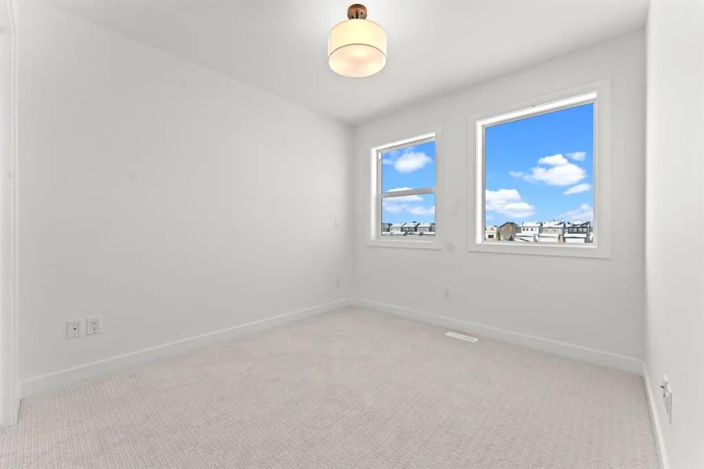 99 Raven Point SE