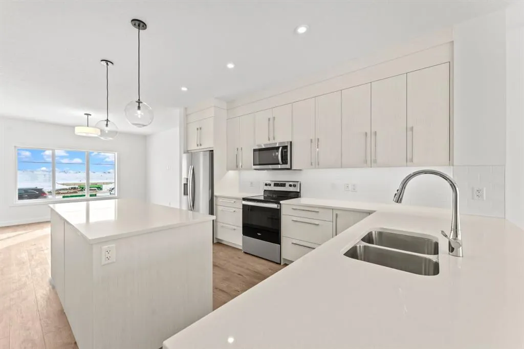 99 Raven Point SE