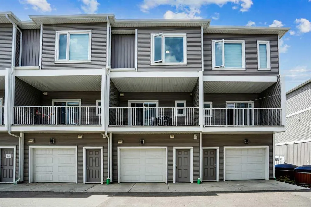 237 Saddlepeace Crescent NE