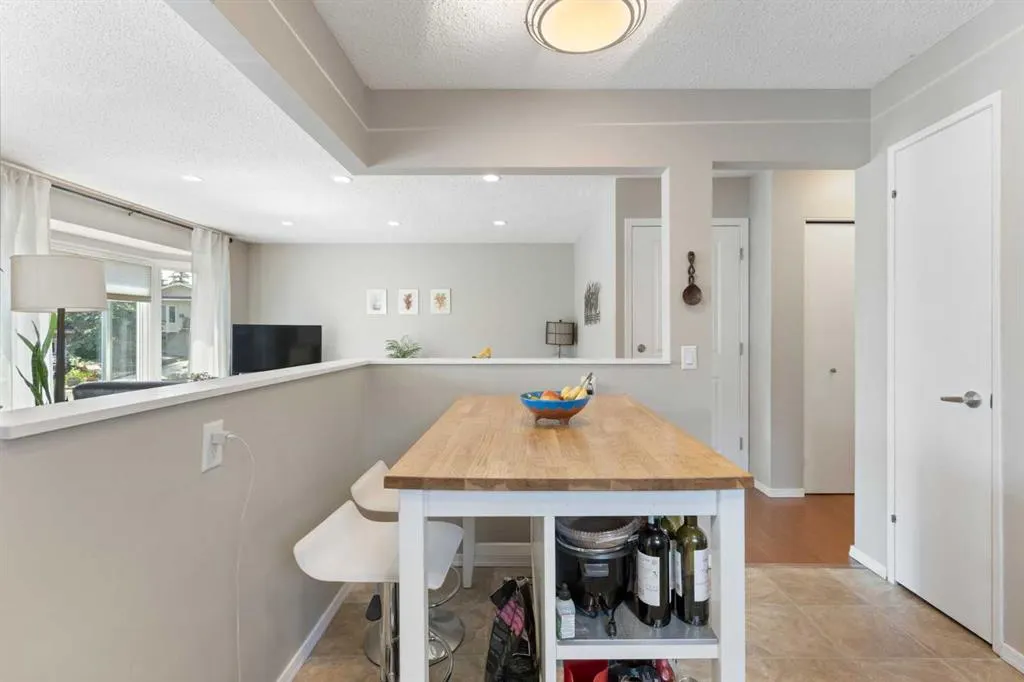 224 Sandstone Place NW