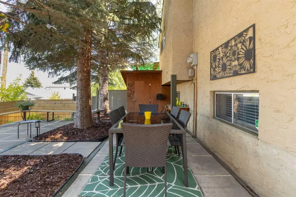 224 Sandstone Place NW