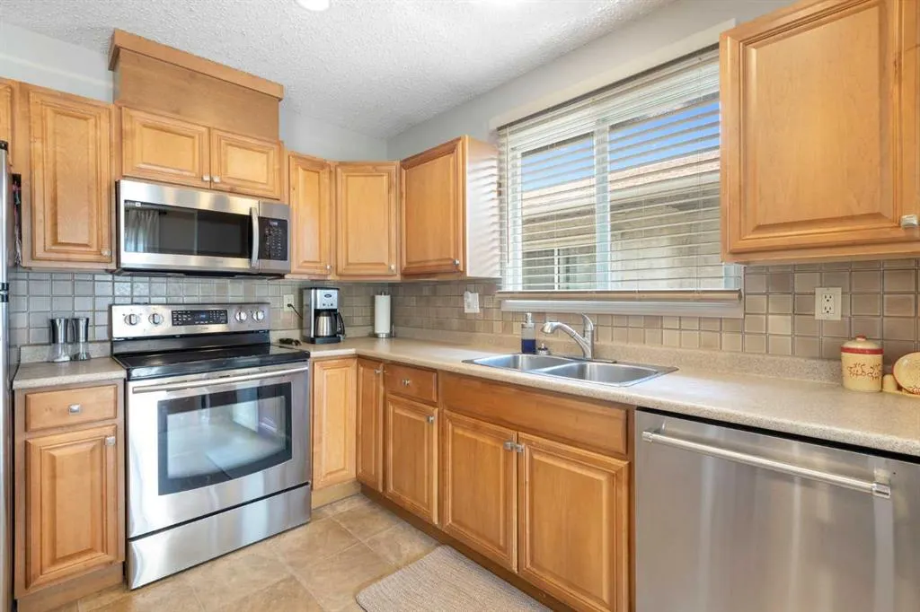 224 Sandstone Place NW