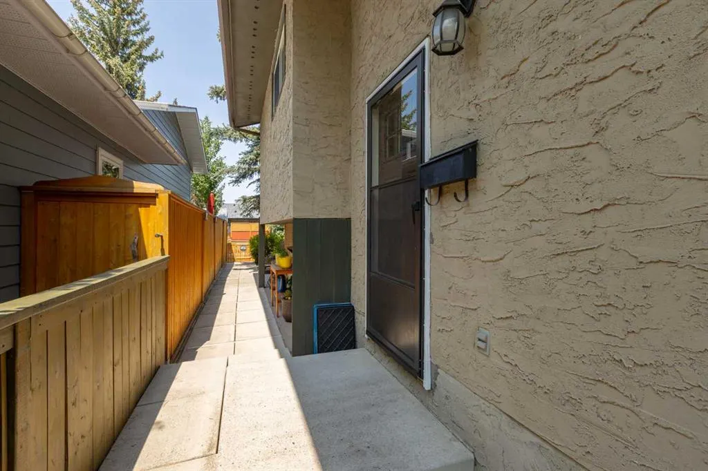 224 Sandstone Place NW