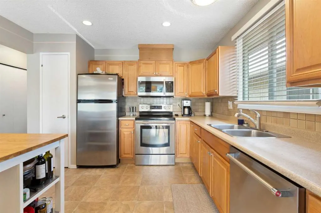 224 Sandstone Place NW