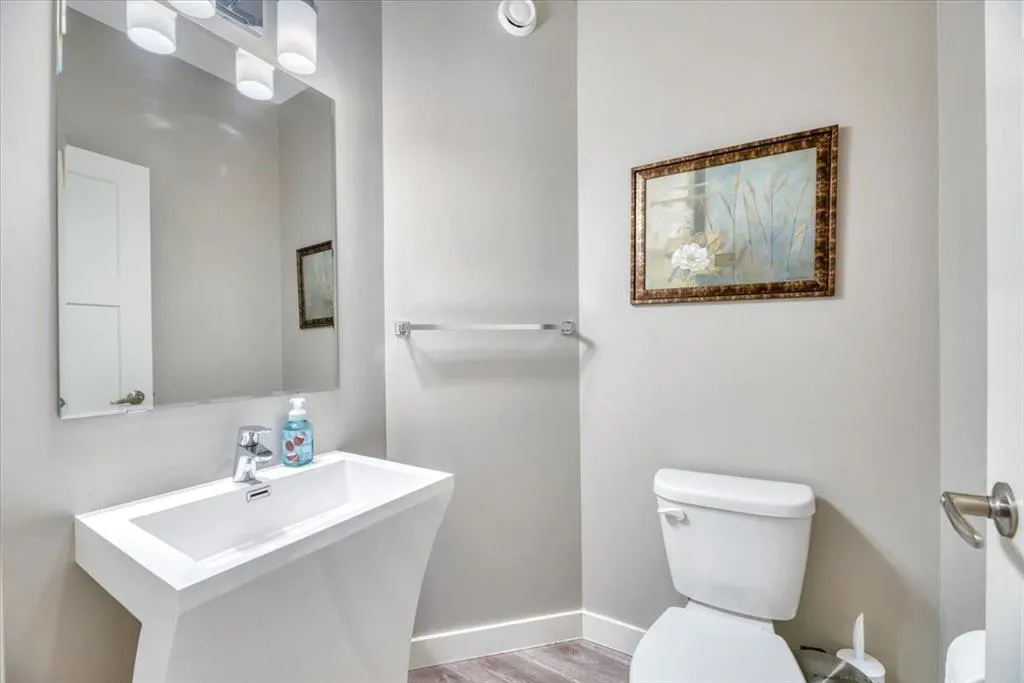 623 Evanston Manor NW