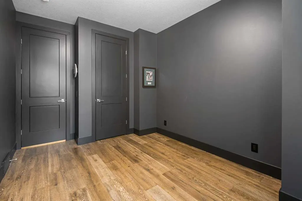 2126A 52 Avenue SW