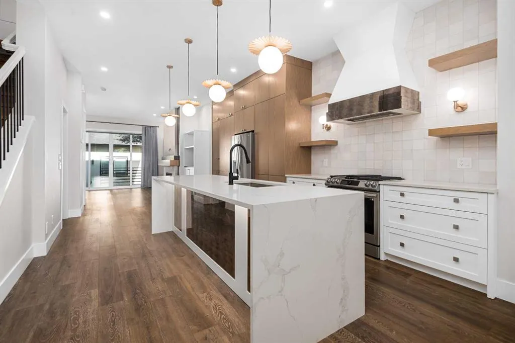2126A 52 Avenue SW