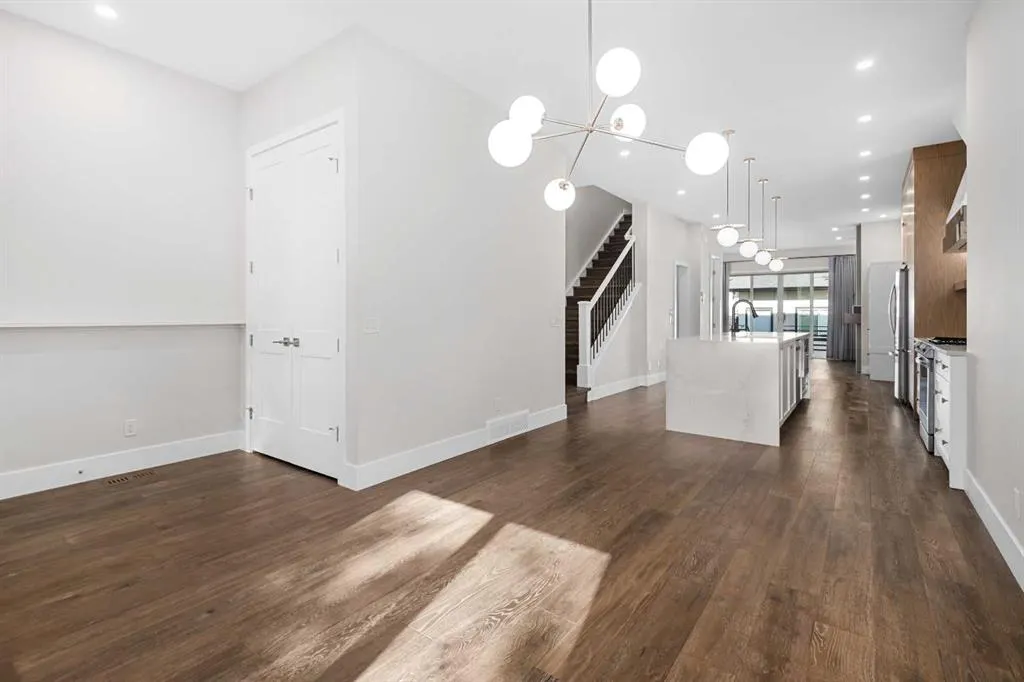 2126A 52 Avenue SW