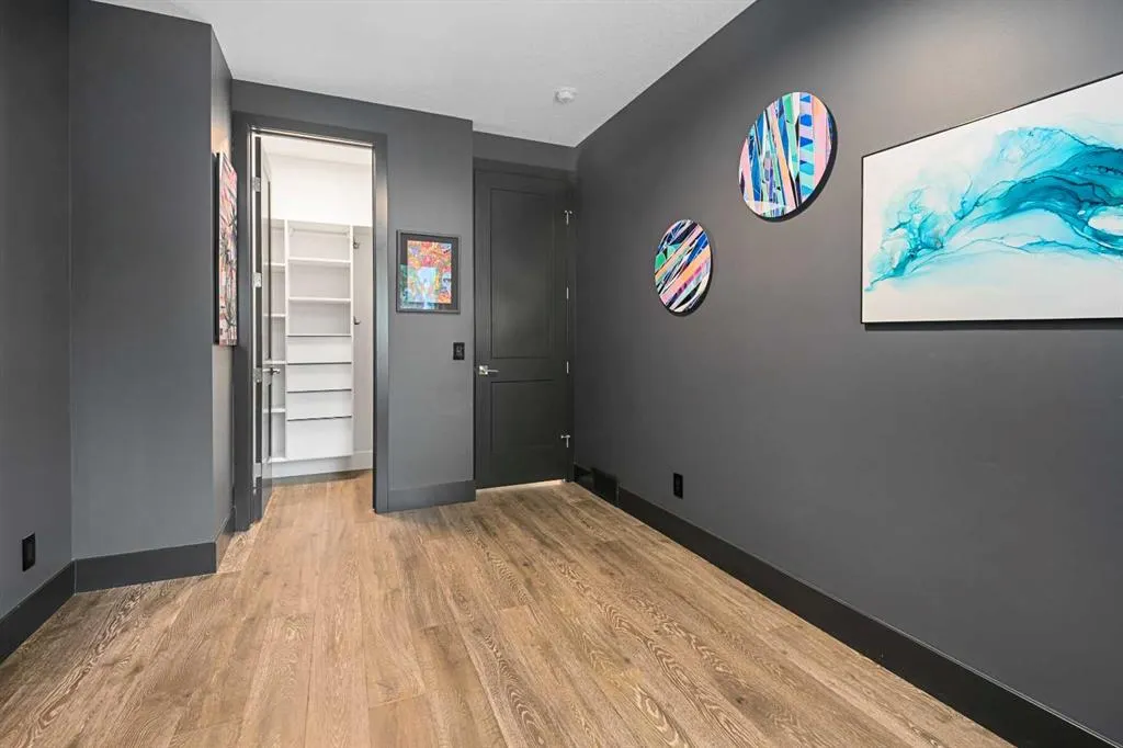 2126A 52 Avenue SW