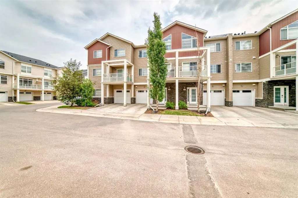 557 Redstone View NE