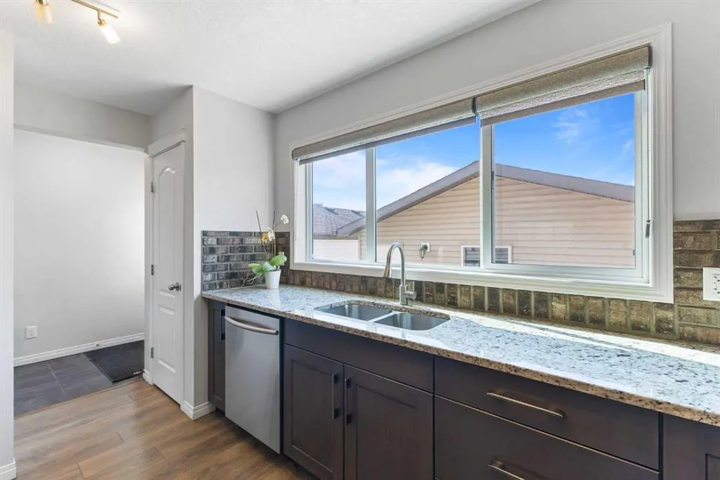 8 Copperpond Avenue SE