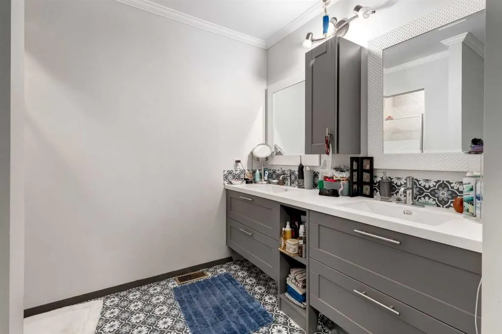 111 LANSDOWN Estate