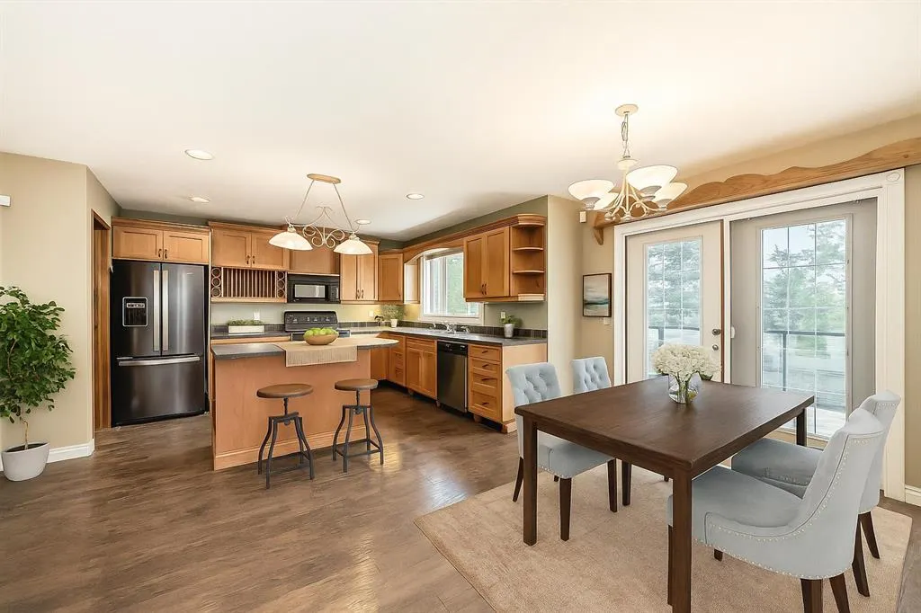 310 Highwood Village Place NW