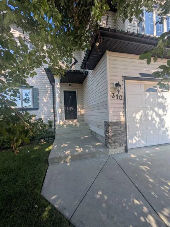 310 Highwood Village Place NW