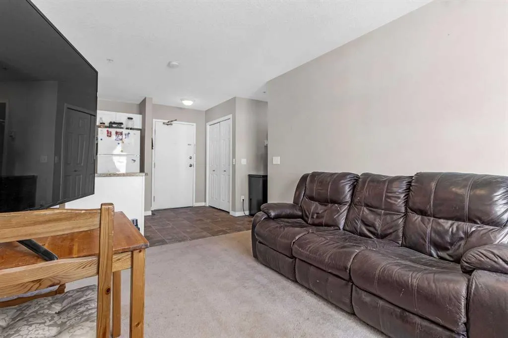 1010 Railway Street, #207