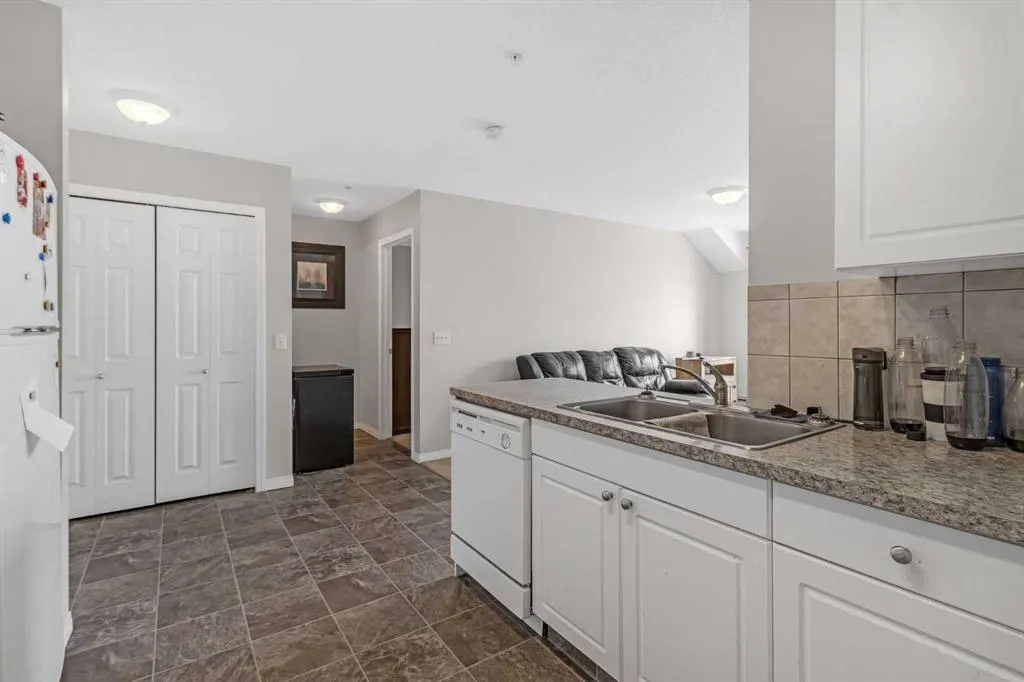 1010 Railway Street, #207