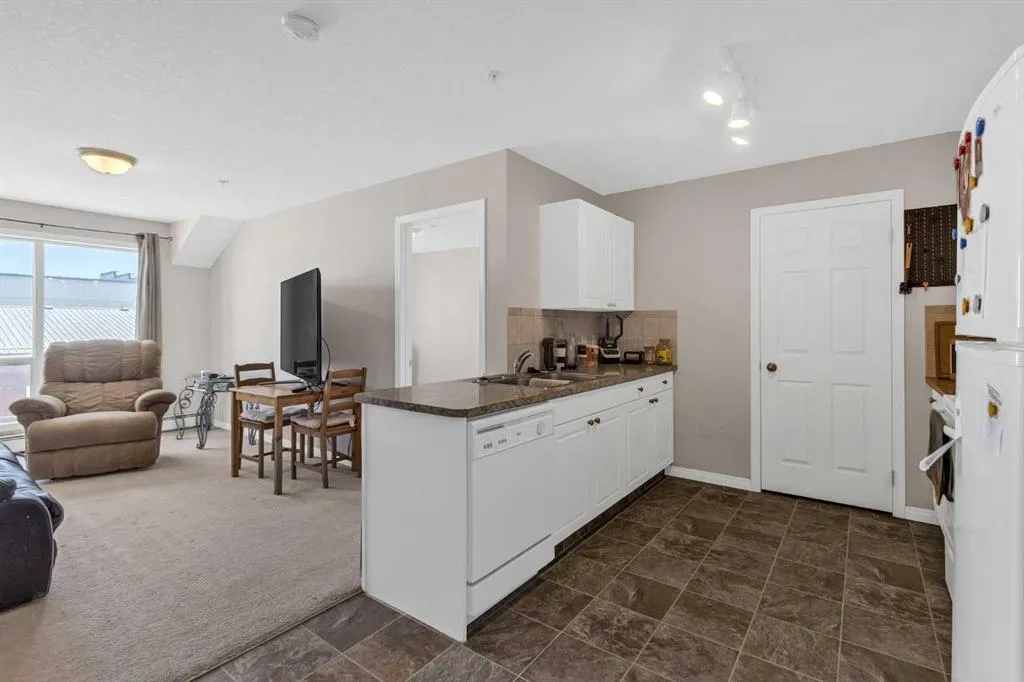 1010 Railway Street, #207