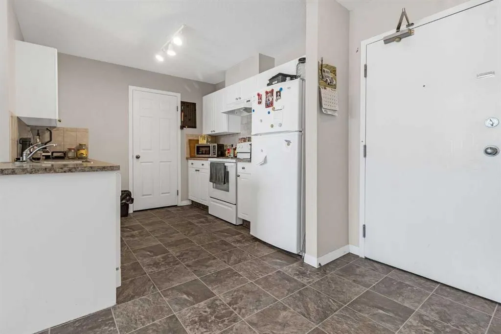 1010 Railway Street, #207