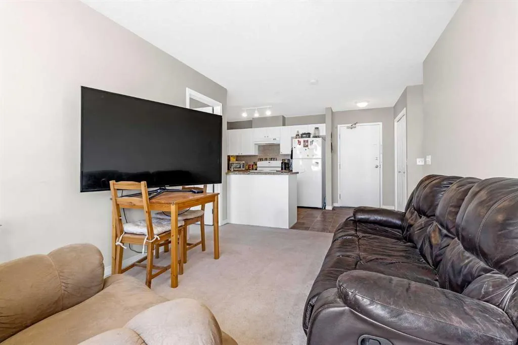 1010 Railway Street, #207