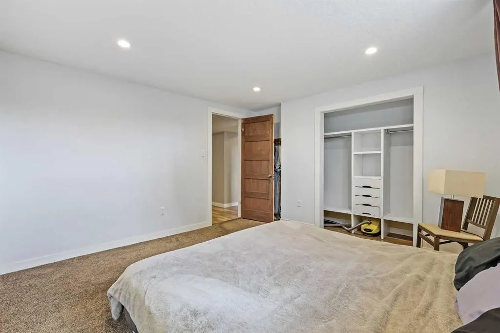 92 Governor Drive SW