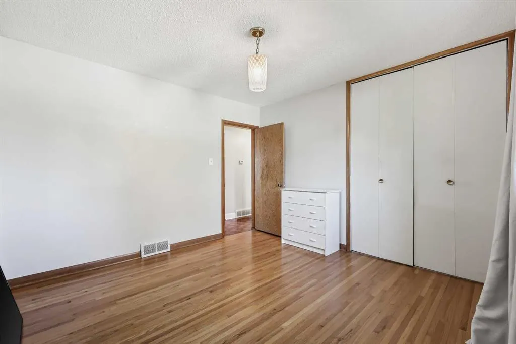 92 Governor Drive SW