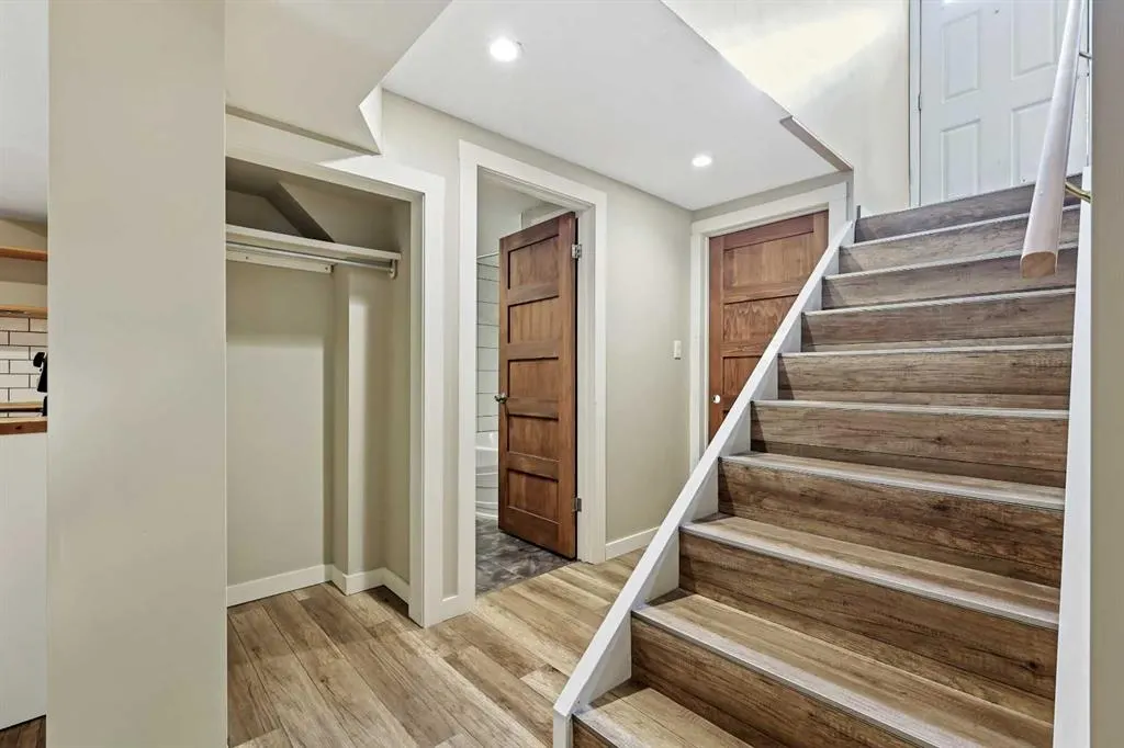 92 Governor Drive SW