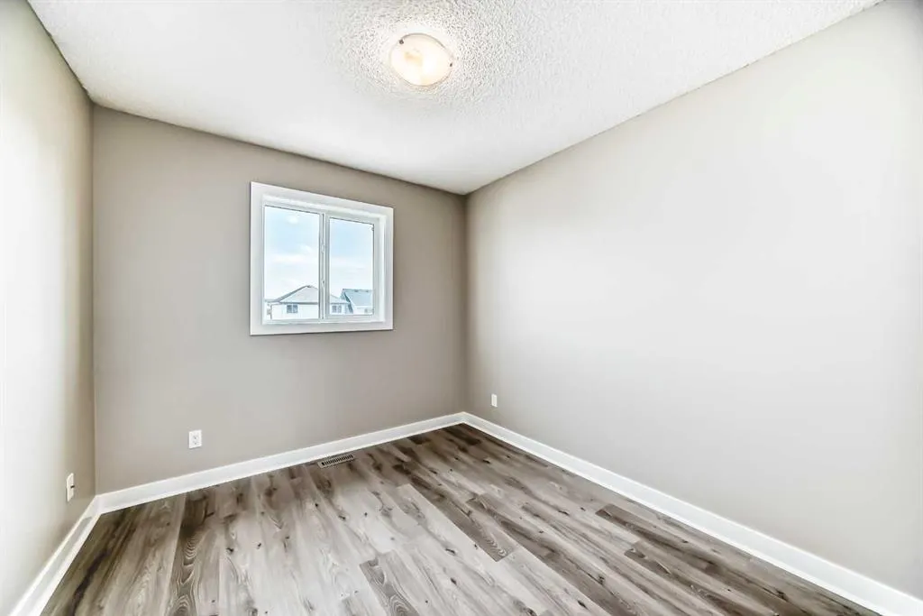 11 Skyview Springs Manor NE
