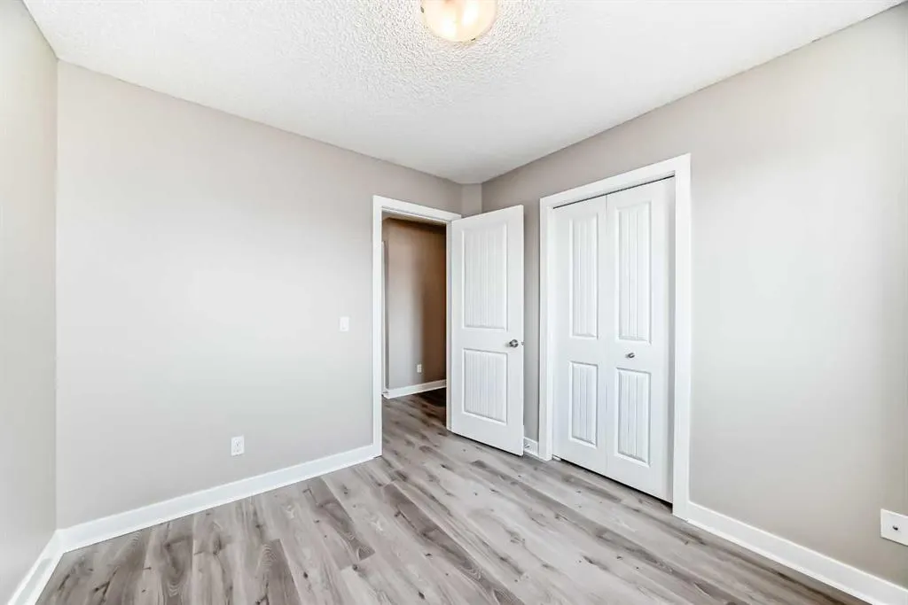 11 Skyview Springs Manor NE