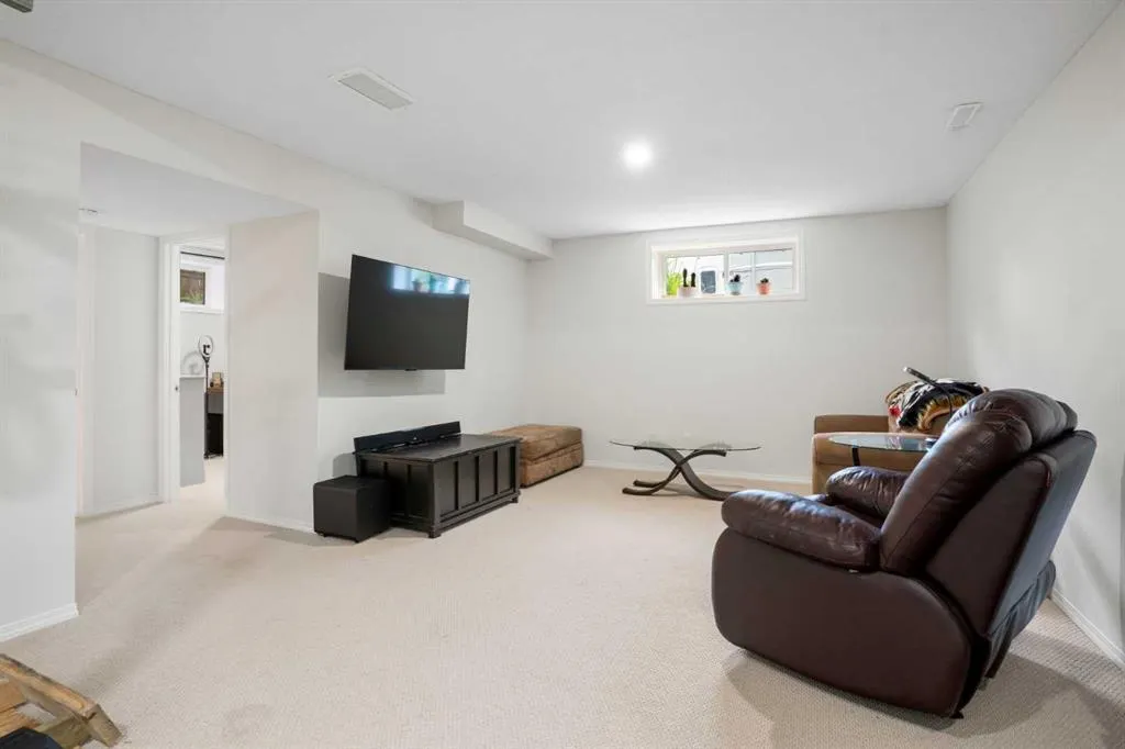 117 Tuscany Ridge Mews NW
