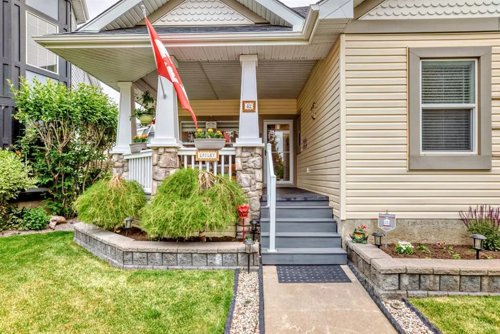 42 Inverness Close SE