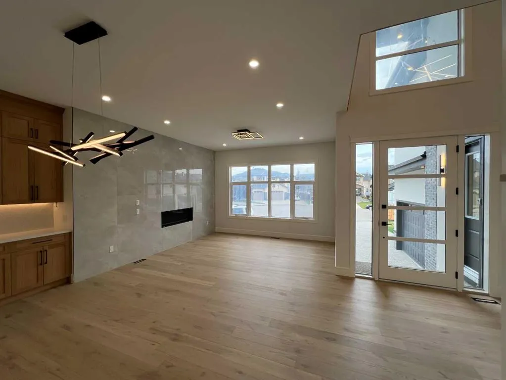236 East Lakeview Place