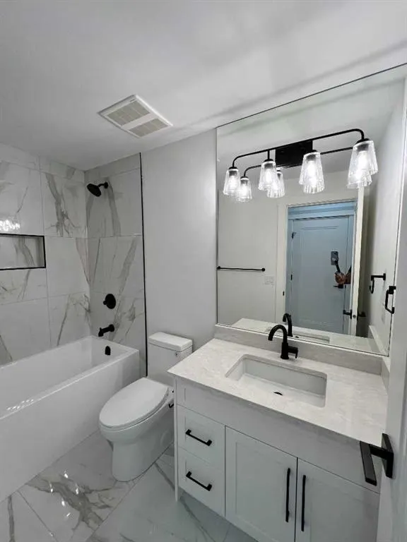 236 East Lakeview Place