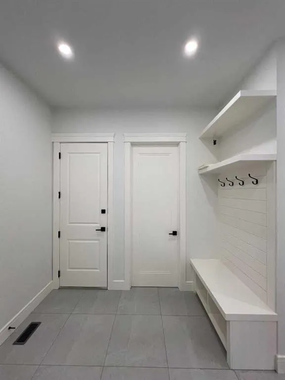 236 East Lakeview Place