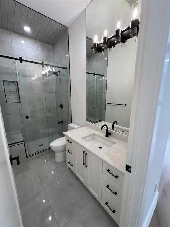 236 East Lakeview Place