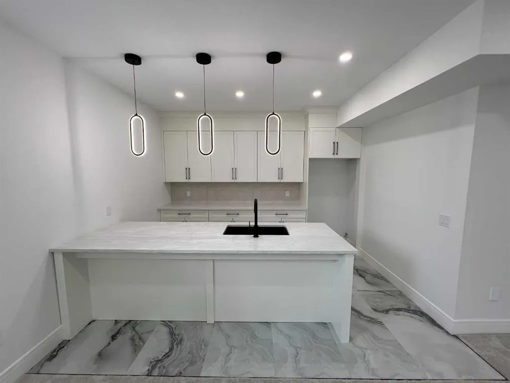236 East Lakeview Place
