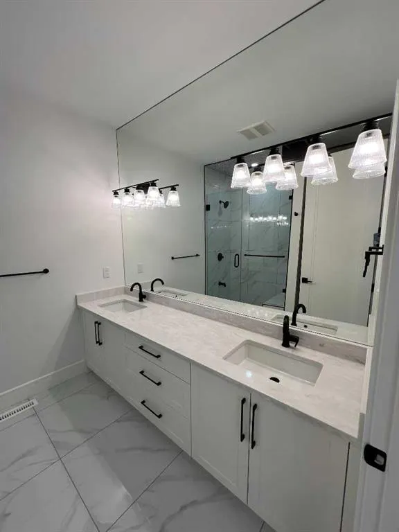 236 East Lakeview Place