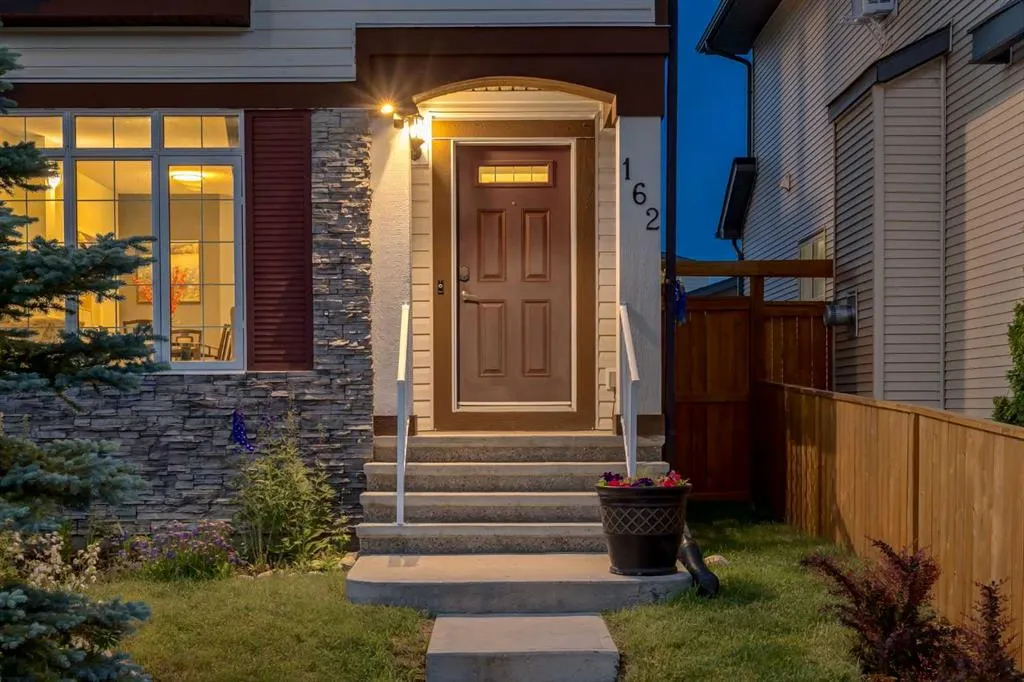 162 WALDEN Crescent SE