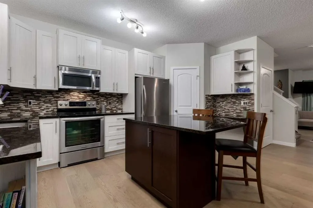 162 WALDEN Crescent SE