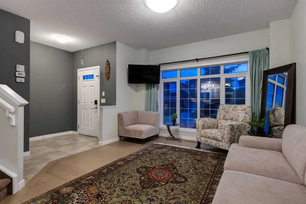 162 WALDEN Crescent SE