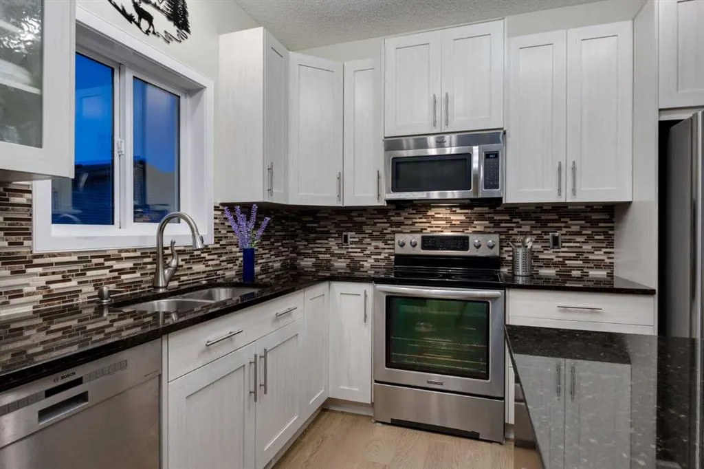 162 WALDEN Crescent SE