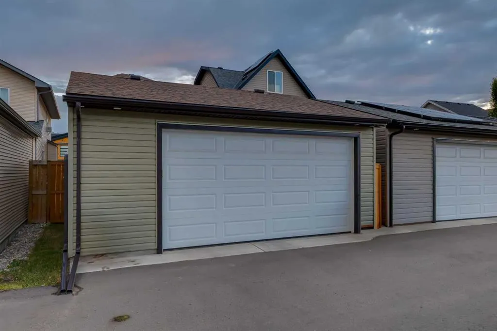 162 WALDEN Crescent SE