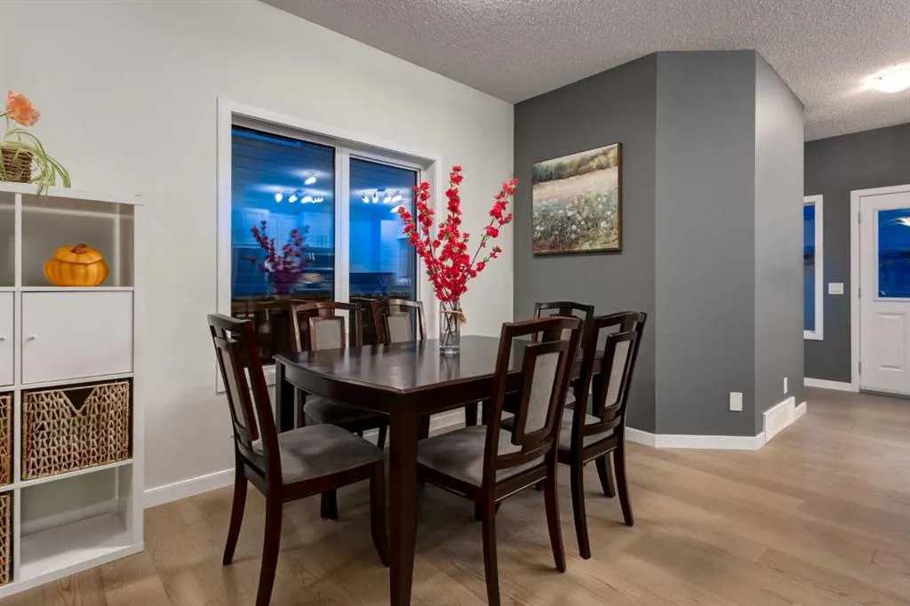 162 WALDEN Crescent SE