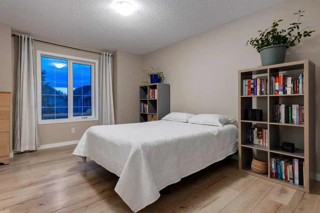 162 WALDEN Crescent SE