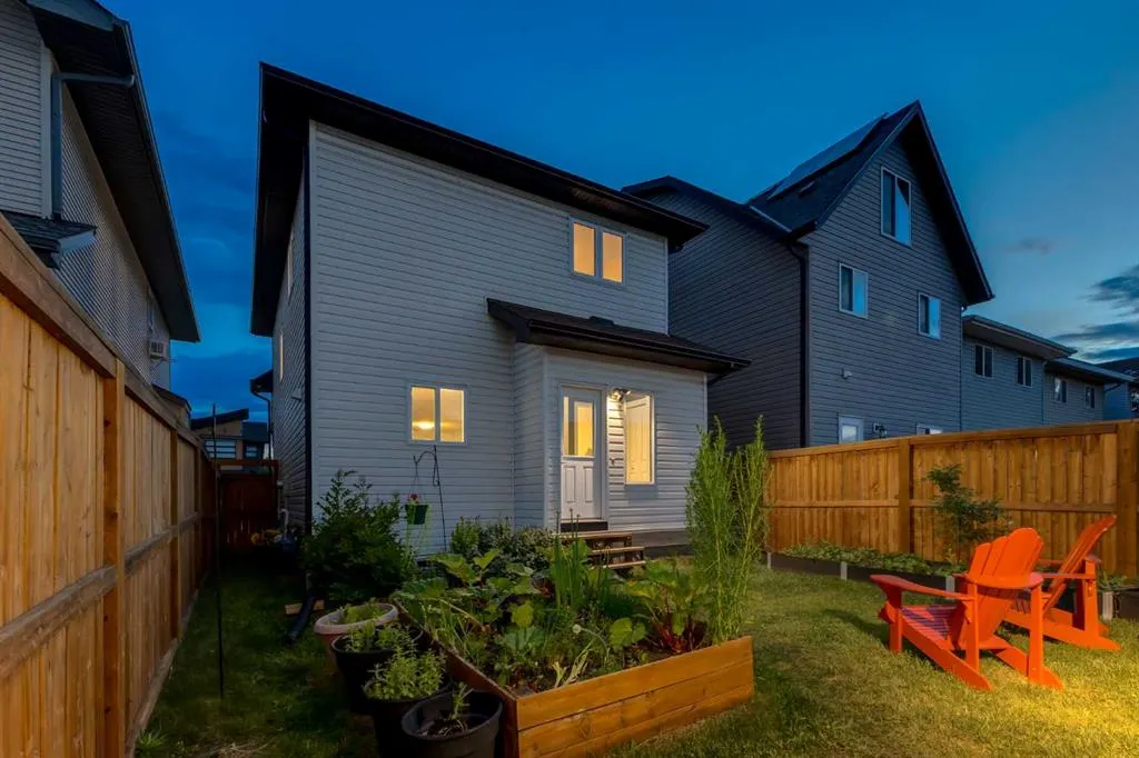 162 WALDEN Crescent SE