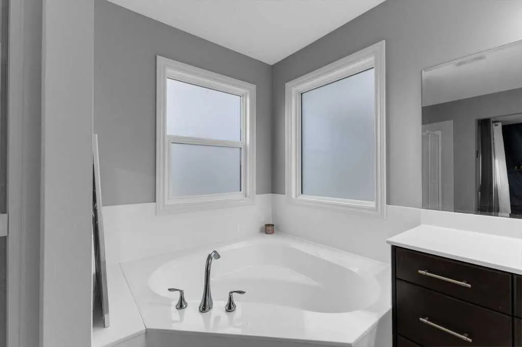 209 Evanspark Gardens NW
