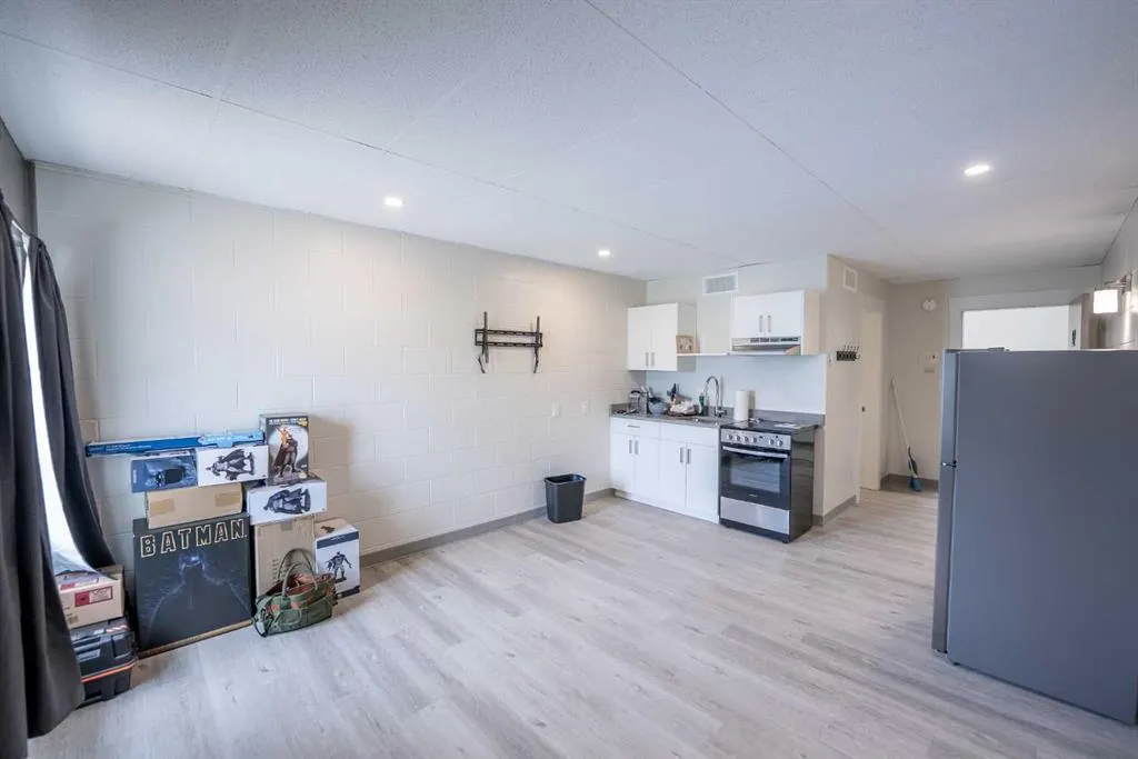 4940 49 Street, #1-19 (no 3 or 13)